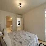 Stylish 2Br Apt W- Pool & Gym, Steps To Ria Formosa *