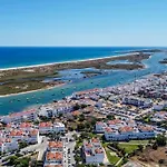 Stylish 2Br Apt W- Pool & Gym, Steps To Ria Formosa דירה *