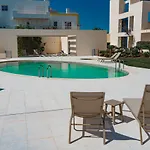 Stylish 2Br Apt W- Pool & Gym, Steps To Ria Formosa דירה טאווירה