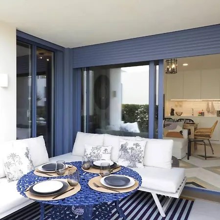 Stylish 2br W- Pool & Gym, Steps To Ria Formosa Apartment