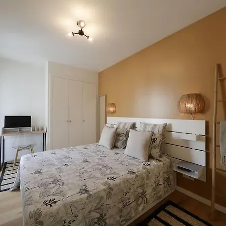 Apartment Stylish 2br W- Pool & Gym, Steps To Ria Formosa *