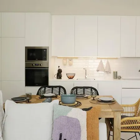 Stylish 2br W- Pool & Gym, Steps To Ria Formosa *