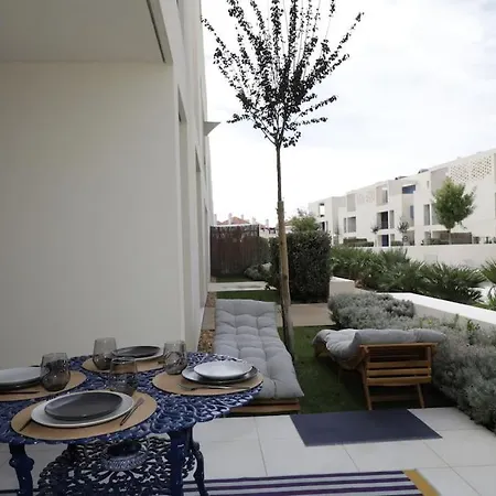 Stylish 2br W- Pool & Gym, Steps To Ria Formosa